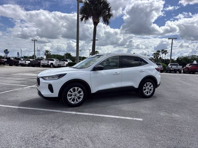 2024 Oxford White Ford Escape Active FWD SUV