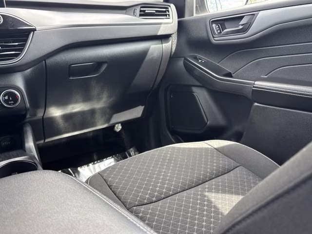 2024 Oxford White Ford Escape Active FWD SUV