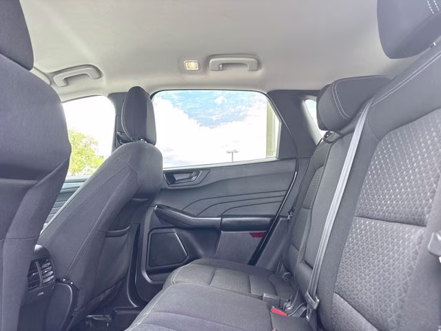 2024 Oxford White Ford Escape Active FWD SUV