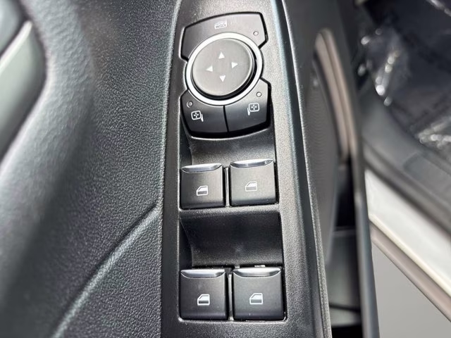 2024 Oxford White Ford Escape Active FWD SUV