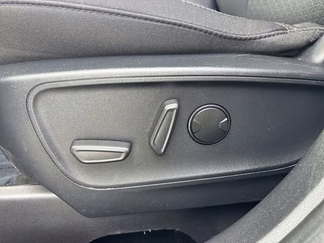 2024 Oxford White Ford Escape Active FWD SUV