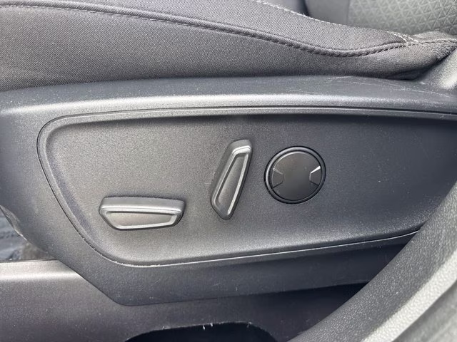 2024 Oxford White Ford Escape Active FWD SUV