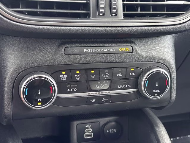 2024 Oxford White Ford Escape Active FWD SUV