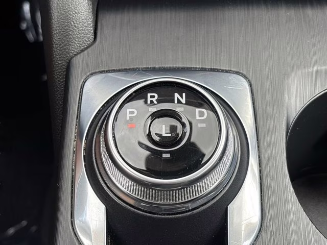 2024 Oxford White Ford Escape Active FWD SUV