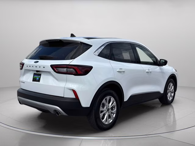 2024 Oxford White Ford Escape Active FWD SUV