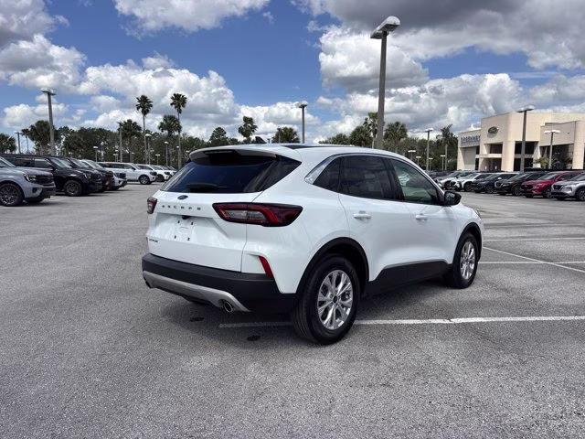 2024 Oxford White Ford Escape Active FWD SUV