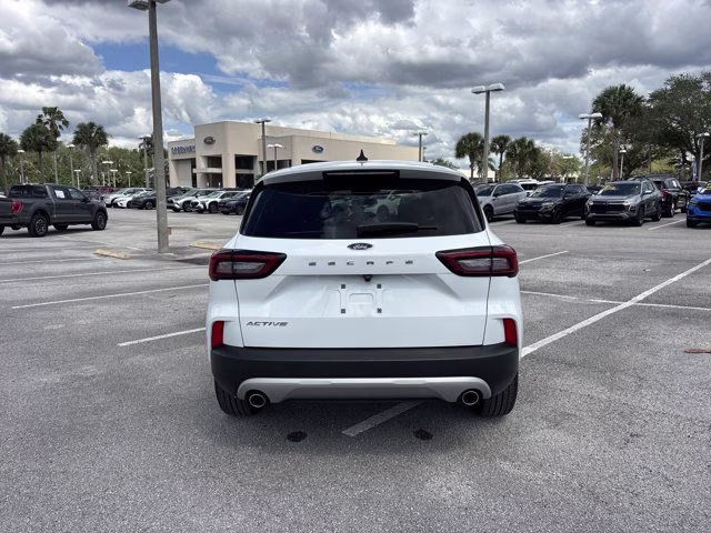 2024 Oxford White Ford Escape Active FWD SUV