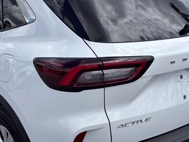 2024 Oxford White Ford Escape Active FWD SUV