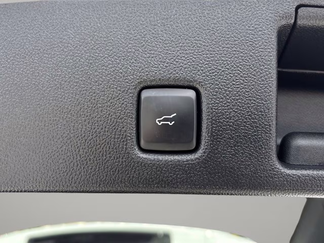 2024 Oxford White Ford Escape Active FWD SUV