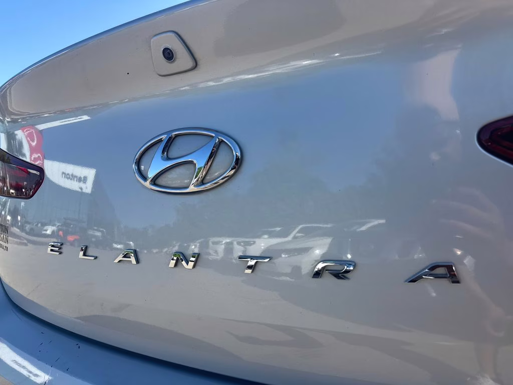 2019 Symphony Silver Hyundai Elantra SEL FWD Sedan