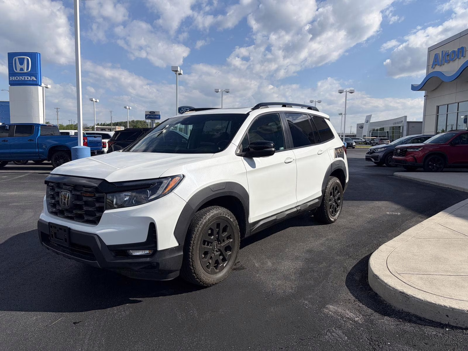 2022 Platinum White Pearl Honda Passport TrailSport AWD SUV