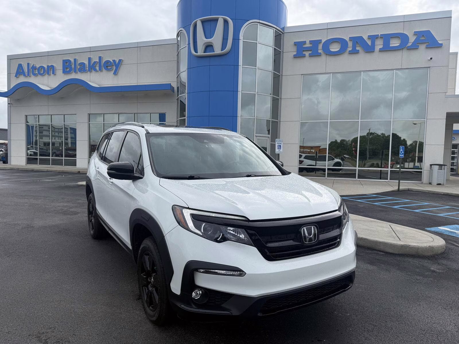 2022 Platinum White Pearl Honda Pilot TrailSport AWD SUV