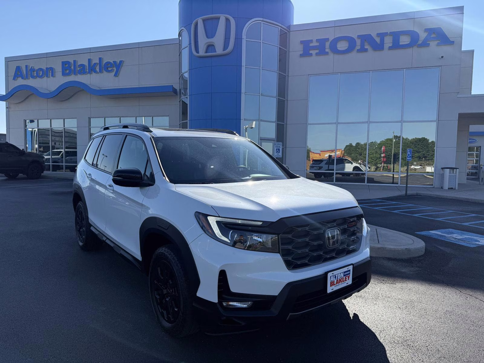 2022 Platinum White Pearl Honda Passport TrailSport AWD SUV