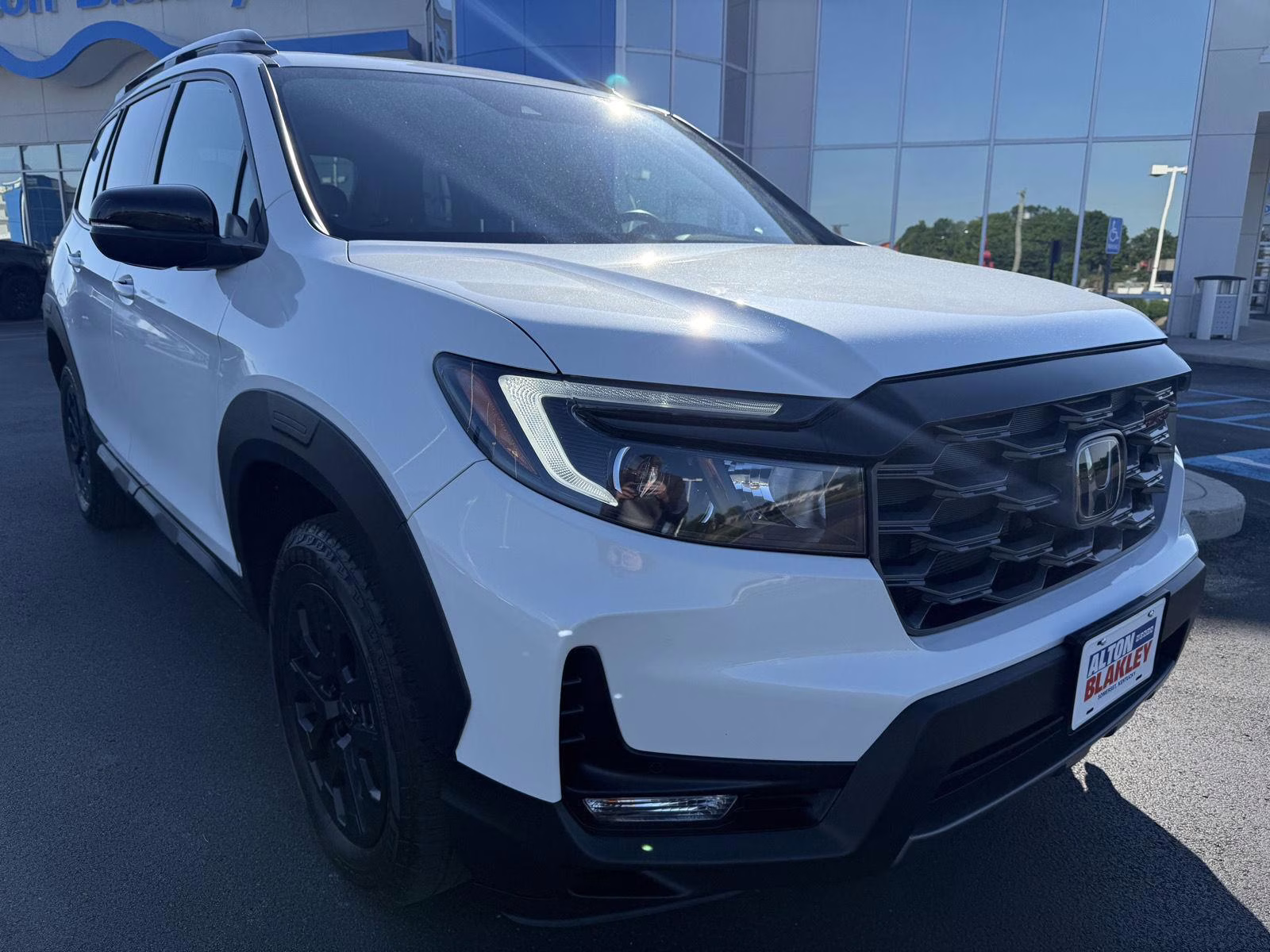 2022 Platinum White Pearl Honda Passport TrailSport AWD SUV
