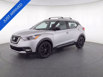 2019 Brilliant Silver Metallic Nissan Kicks SR FWD SUV