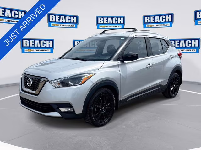 2019 Brilliant Silver Metallic Nissan Kicks SR FWD SUV