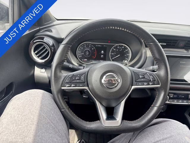 2019 Brilliant Silver Metallic Nissan Kicks SR FWD SUV