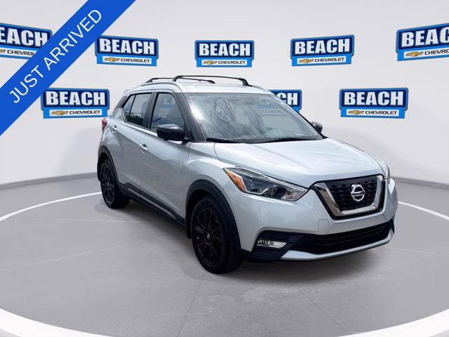 2019 Brilliant Silver Metallic Nissan Kicks SR FWD SUV