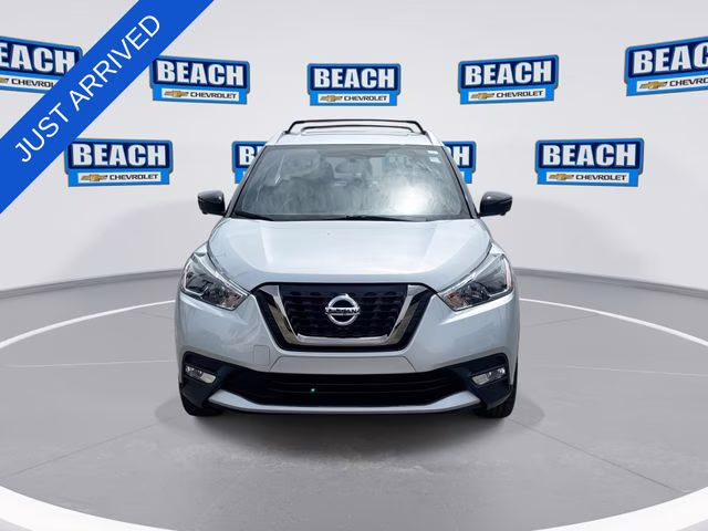 2019 Brilliant Silver Metallic Nissan Kicks SR FWD SUV