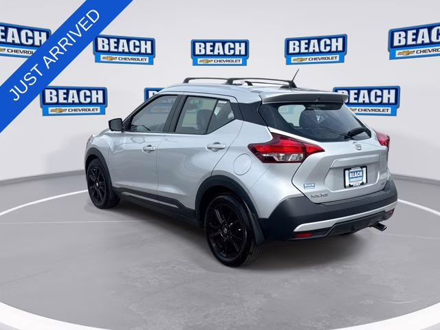 2019 Brilliant Silver Metallic Nissan Kicks SR FWD SUV