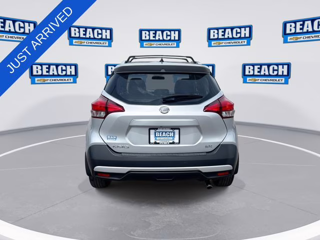2019 Brilliant Silver Metallic Nissan Kicks SR FWD SUV