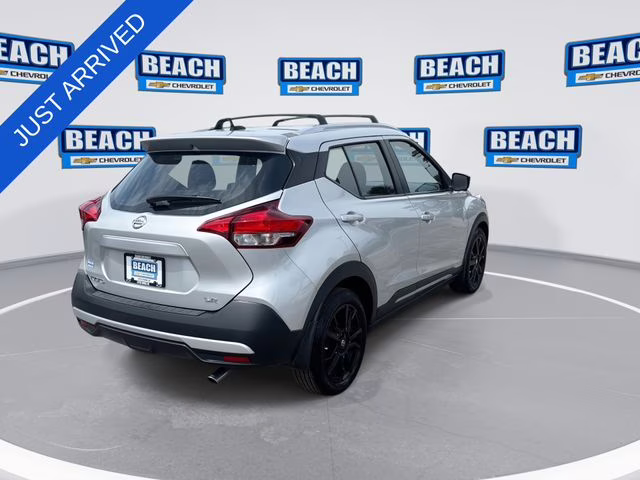2019 Brilliant Silver Metallic Nissan Kicks SR FWD SUV