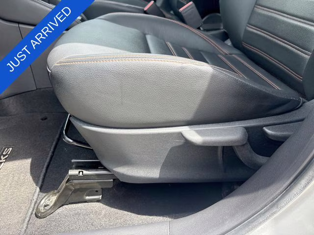 2019 Brilliant Silver Metallic Nissan Kicks SR FWD SUV