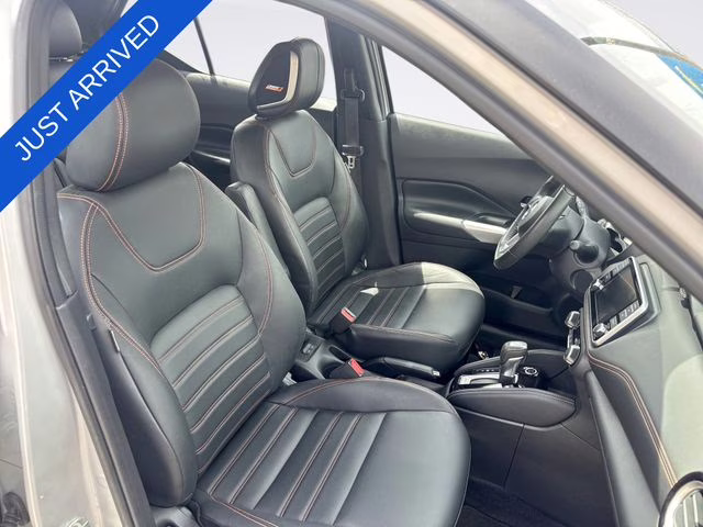 2019 Brilliant Silver Metallic Nissan Kicks SR FWD SUV