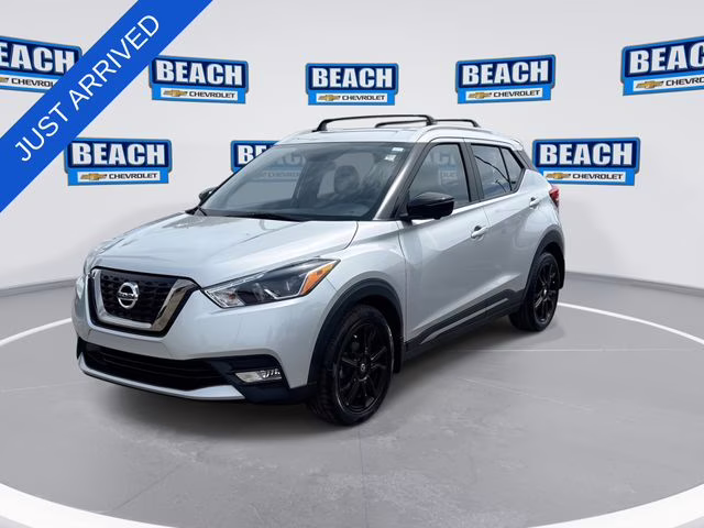 2019 Brilliant Silver Metallic Nissan Kicks SR FWD SUV