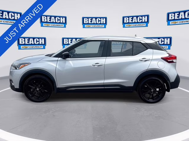 2019 Brilliant Silver Metallic Nissan Kicks SR FWD SUV
