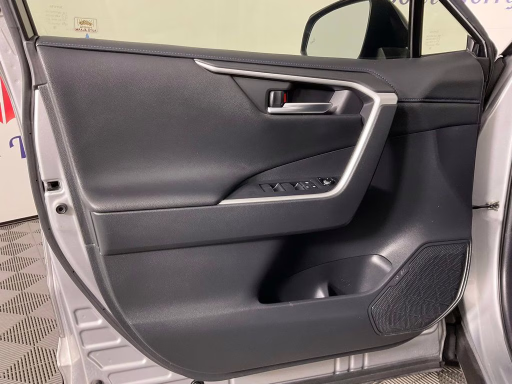 2019 Silver Sky Metallic Toyota RAV4 Hybrid XSE AWD SUV