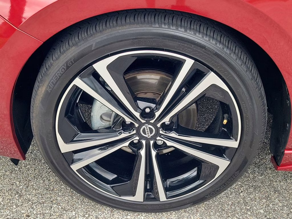 2023 Scarlet Nissan Sentra SR FWD Sedan