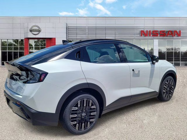 2026 Everest White Pearl/Black Nissan LEAF PLATINUM+ FWD SUV