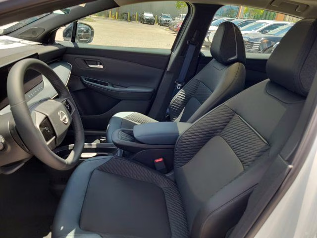 2026 Everest White Pearl/Black Nissan LEAF PLATINUM+ FWD SUV