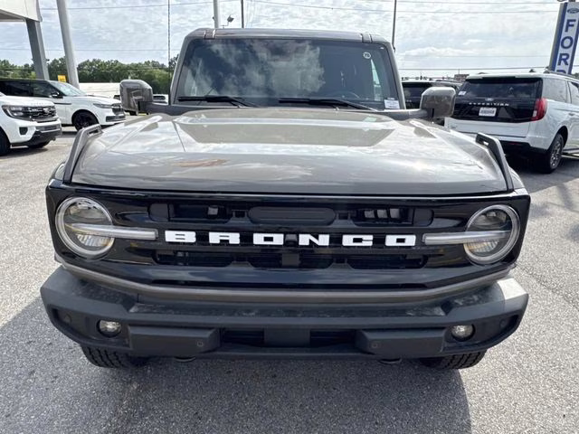 2026 Gray Ford Bronco Outer Banks 4X4 SUV
