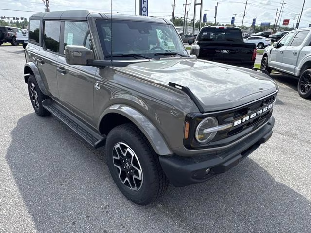 2026 Gray Ford Bronco Outer Banks 4X4 SUV