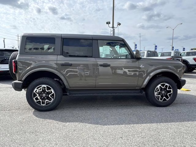 2026 Gray Ford Bronco Outer Banks 4X4 SUV