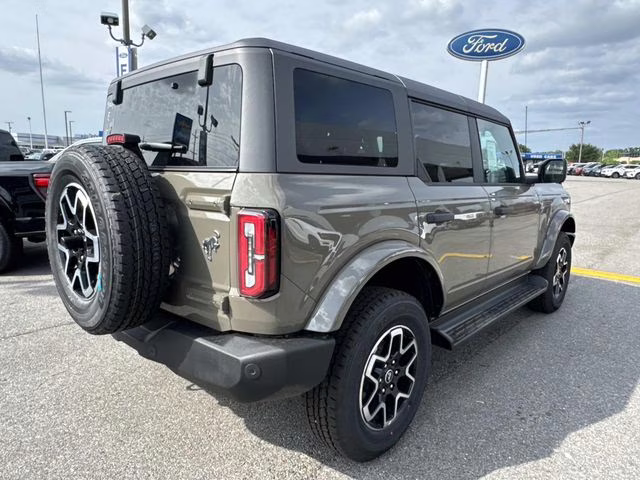 2026 Gray Ford Bronco Outer Banks 4X4 SUV