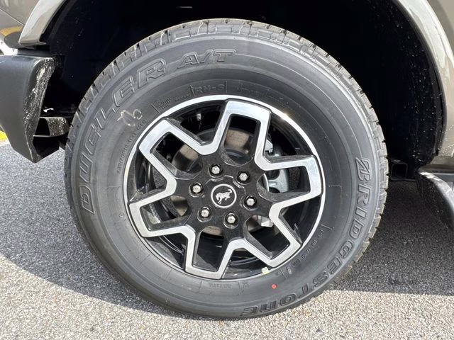 2026 Gray Ford Bronco Outer Banks 4X4 SUV