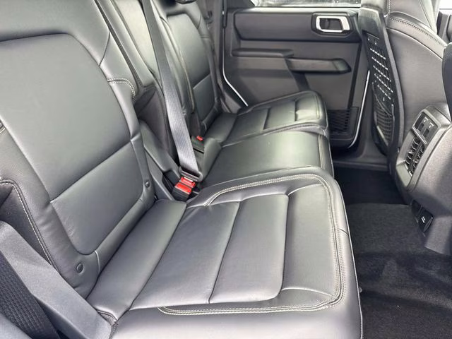 2026 Oxford White Ford Bronco Badlands 4X4 SUV