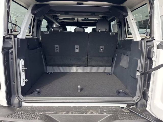 2026 Oxford White Ford Bronco Badlands 4X4 SUV