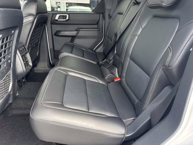 2026 Oxford White Ford Bronco Badlands 4X4 SUV