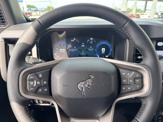 2026 Oxford White Ford Bronco Badlands 4X4 SUV