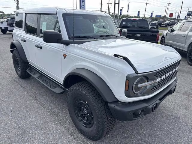 2026 Oxford White Ford Bronco Badlands 4X4 SUV