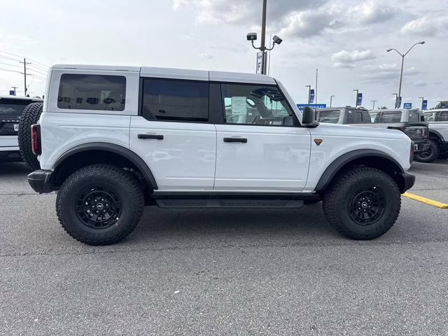 2026 Oxford White Ford Bronco Badlands 4X4 SUV