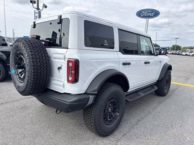 2026 Oxford White Ford Bronco Badlands 4X4 SUV