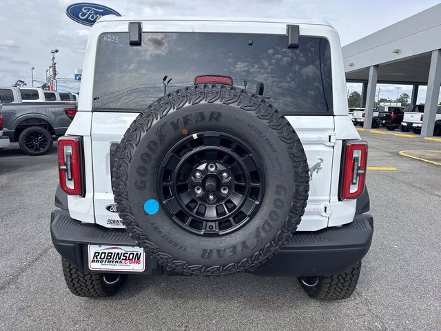 2026 Oxford White Ford Bronco Badlands 4X4 SUV