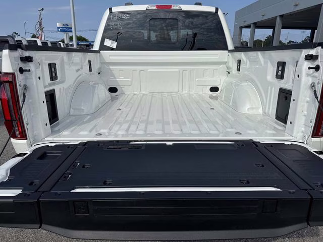 2026 White Ford F-150 Lariat 4X4 Truck
