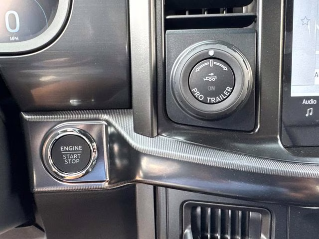 2026 White Ford F-150 Lariat 4X4 Truck