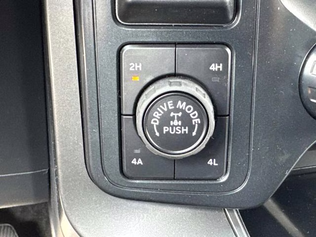 2026 White Ford F-150 Lariat 4X4 Truck
